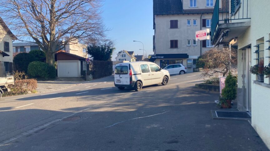 Läden und Quartier in der Nähe der Siedlung